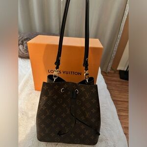 Authentic Louis Vuitton neonoe bucket bag